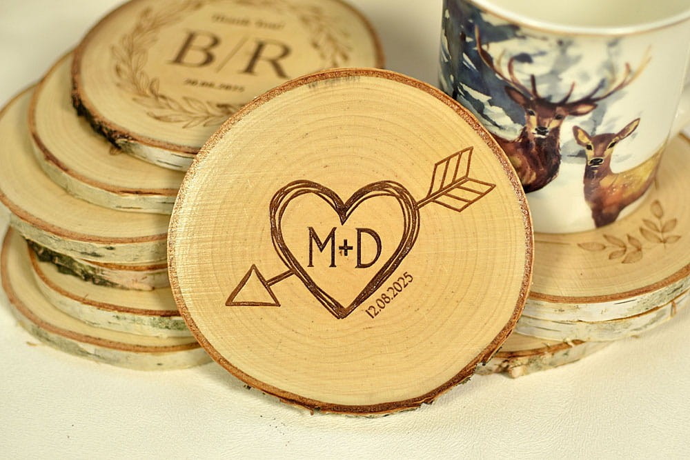 różne wzory na różne okazje podkładek pod kubek z Twoim tekstem, wykonane w plastrów brzozy