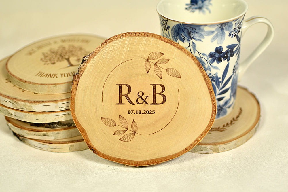 różne wzory na różne okazje podkładek pod kubek z Twoim tekstem, wykonane w plastrów brzozy