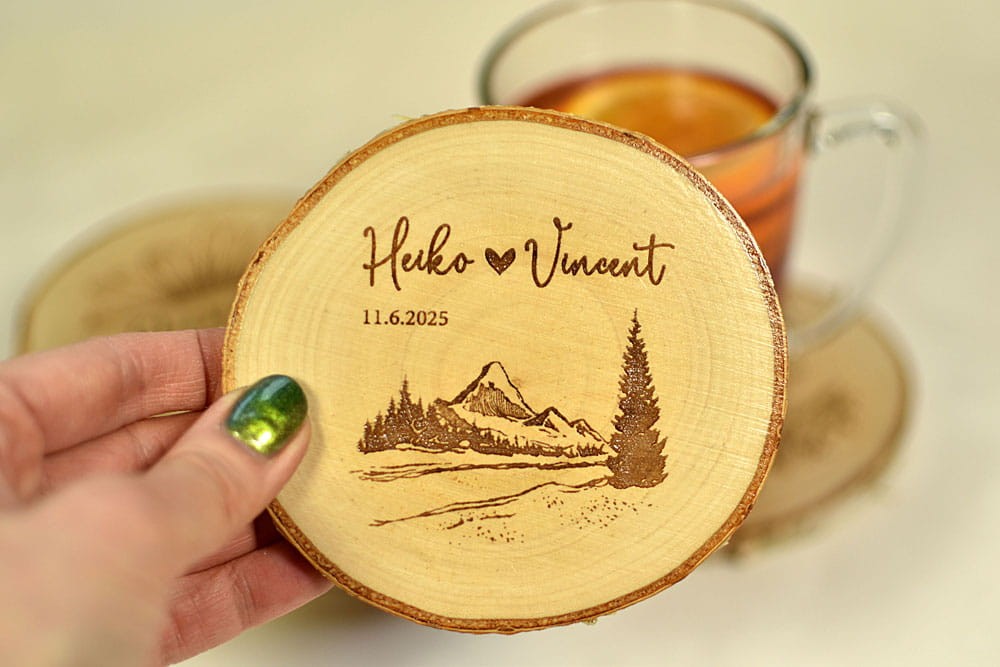 różne wzory na różne okazje podkładek pod kubek z Twoim tekstem, wykonane w plastrów brzozy