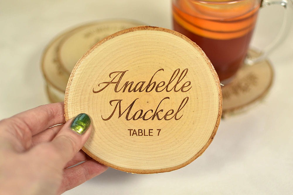 różne wzory na różne okazje podkładek pod kubek z Twoim tekstem, wykonane w plastrów brzozy