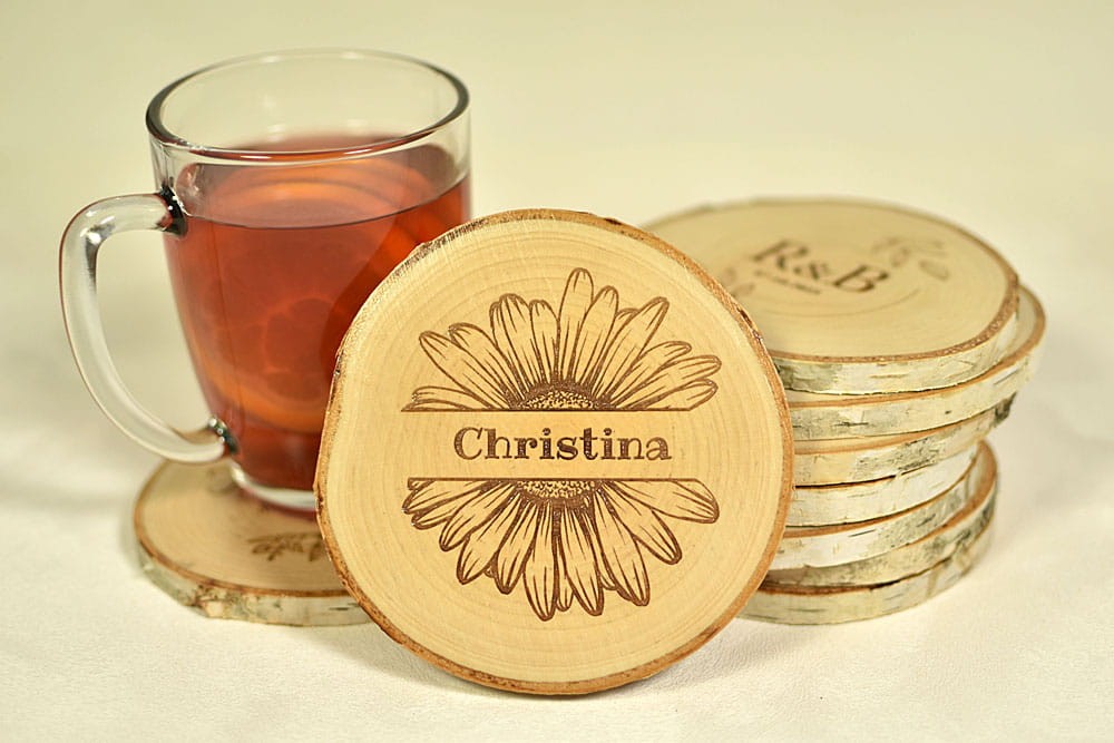 różne wzory na różne okazje podkładek pod kubek z Twoim tekstem, wykonane w plastrów brzozy