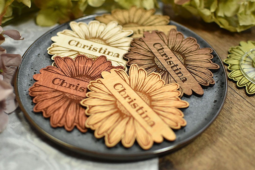 stokrotka - drewniana podstawka pod kubek z imieniem i winietka na stół