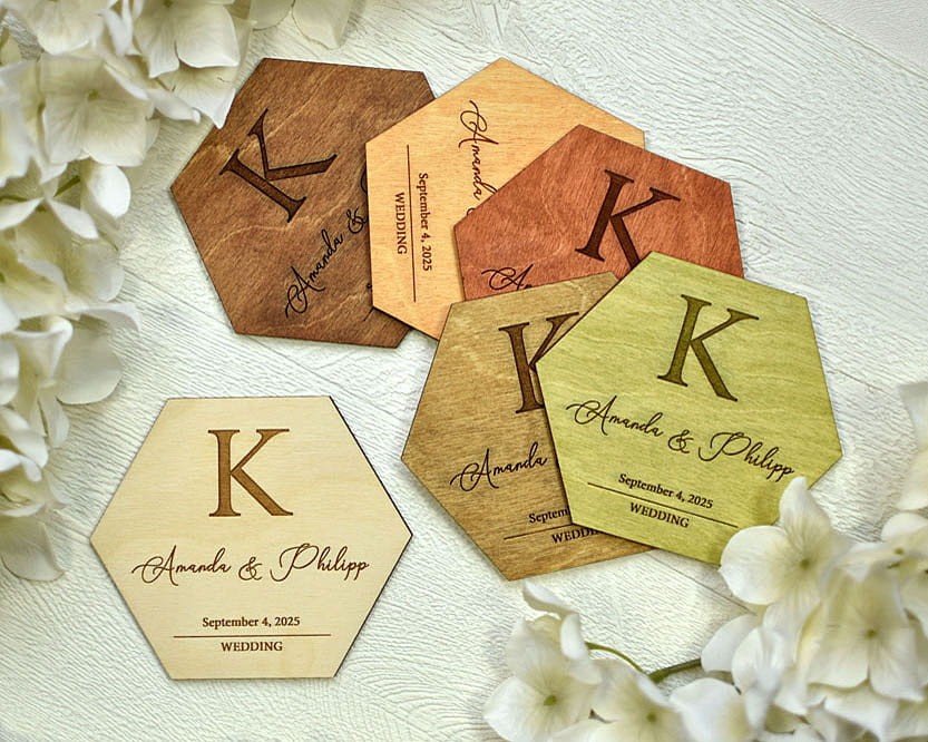 eleganckie podkładki pod kubki ze sklejki, wzór z monogramem, heksagon, różne kolory