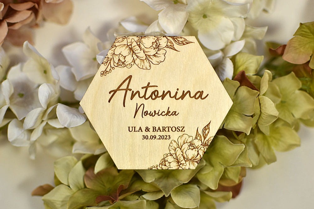 winietka + podkładka pod kubek z imieniem gościa w kształcie heksagonu, różne kolory