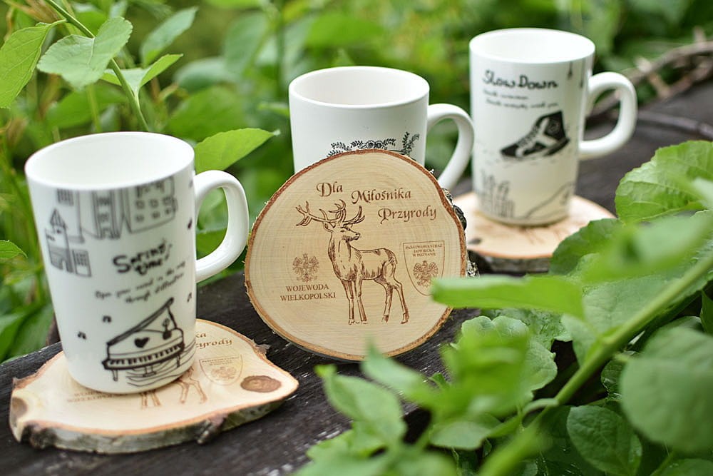 podkładki pod kubek z logo firmy, plaster drewna, eko upominek dla klientów