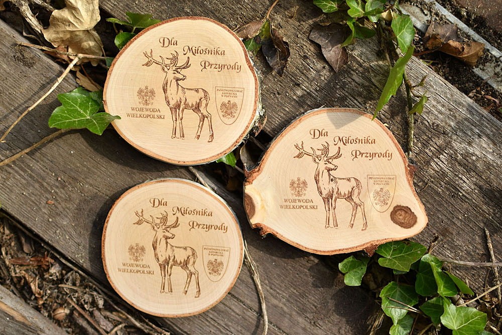 podkładki pod kubek z logo firmy, plaster drewna, eko upominek dla klientów