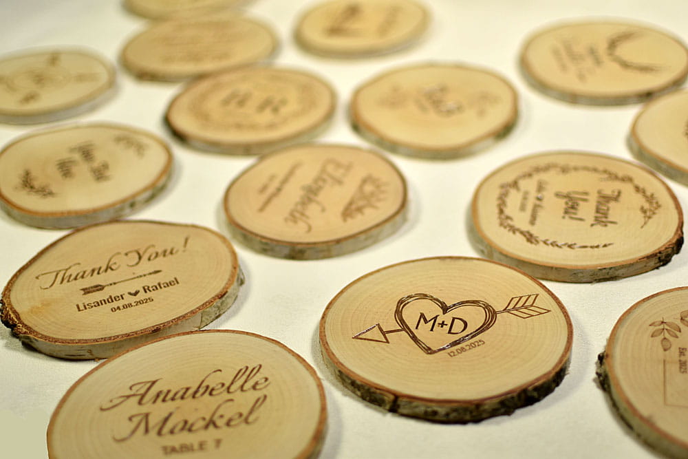 upominek dla gości, podkładka pod kubek z plasterka drewna w stylu boho