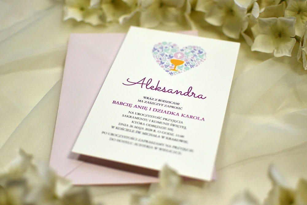 Imienne proste zaproszenie na Pierwszą Komunię Świętą lub Chrzest z różową kopertą.