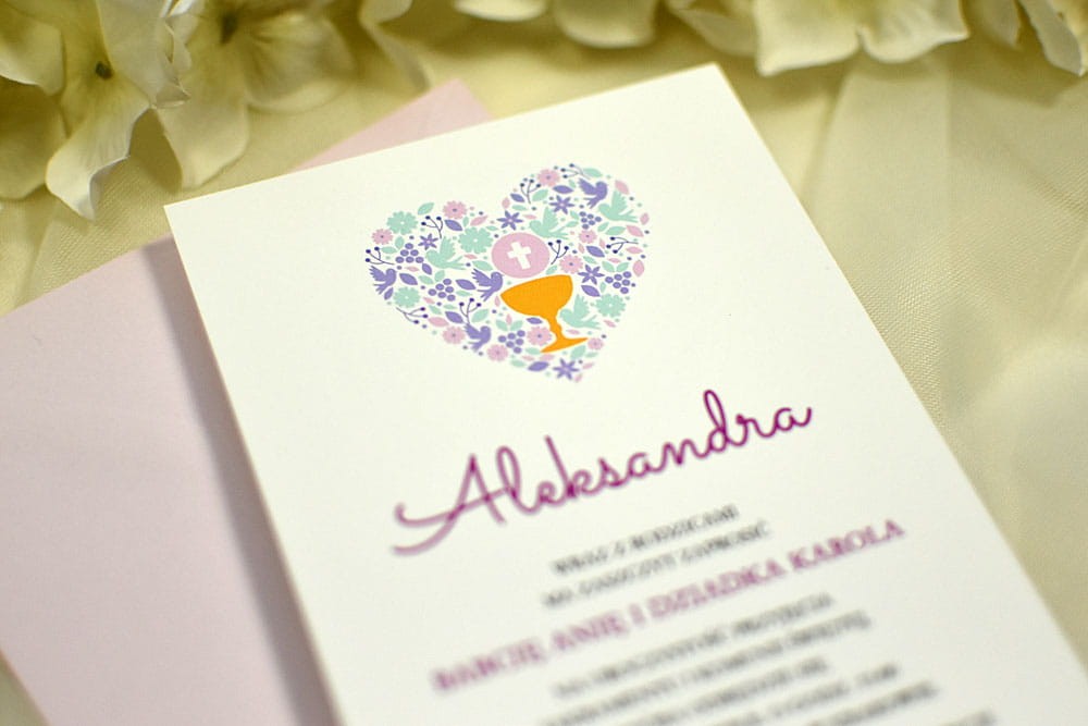 Religijne proste zaproszenia na Komunię lub Chrzest ze wzorem kielicha i serca.