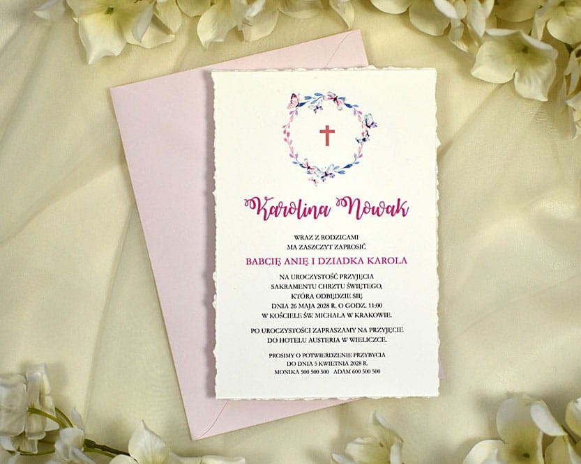 Gotowe zaproszenie na Chrzest lub Komunię z wiankiem i krzyżykiem w środku.