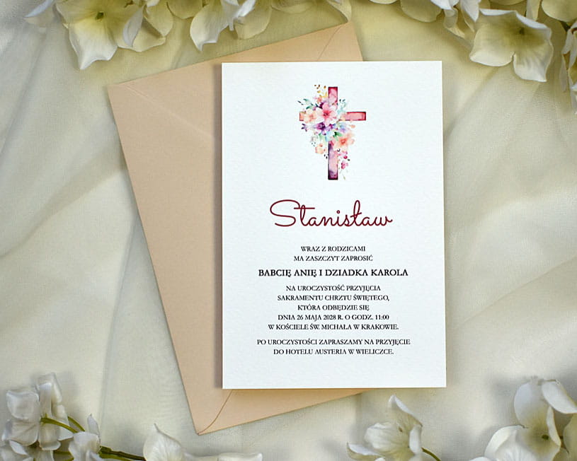 Imienne zaproszenie na Chrzest lub Komunię ozdobione akwarelowym krzyżem z kwiatami.