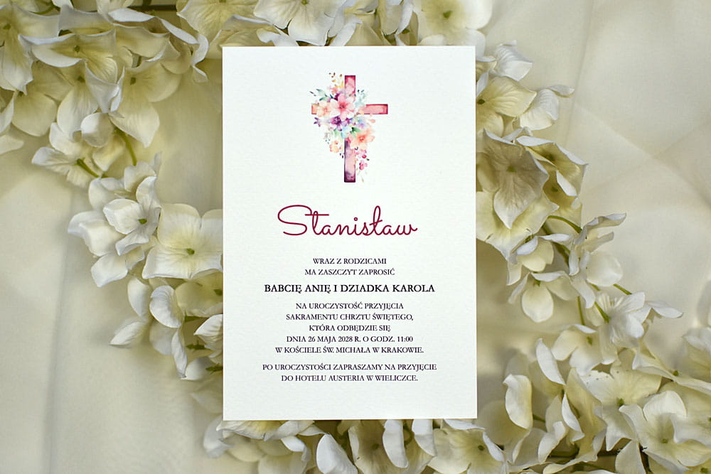 Proste eleganckie zaproszenie na Chrzest lub komunijne ze wzorem krzyża i personalizacją gości.
