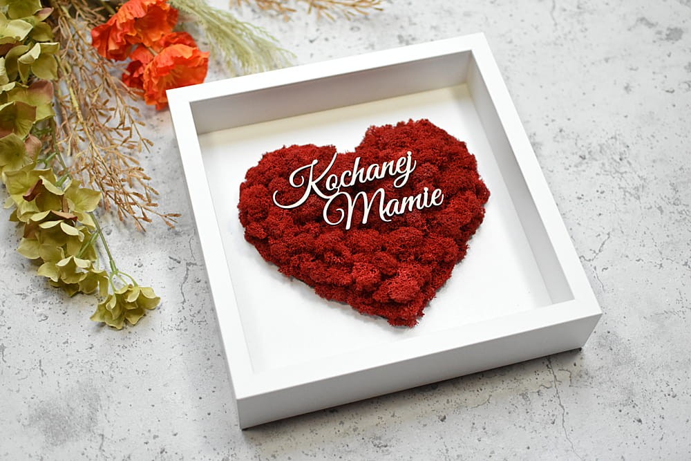 oryginalny prezent dla Mamy Taty na weselu, obraz czerwone serce mech, napis Kochanej Mamie