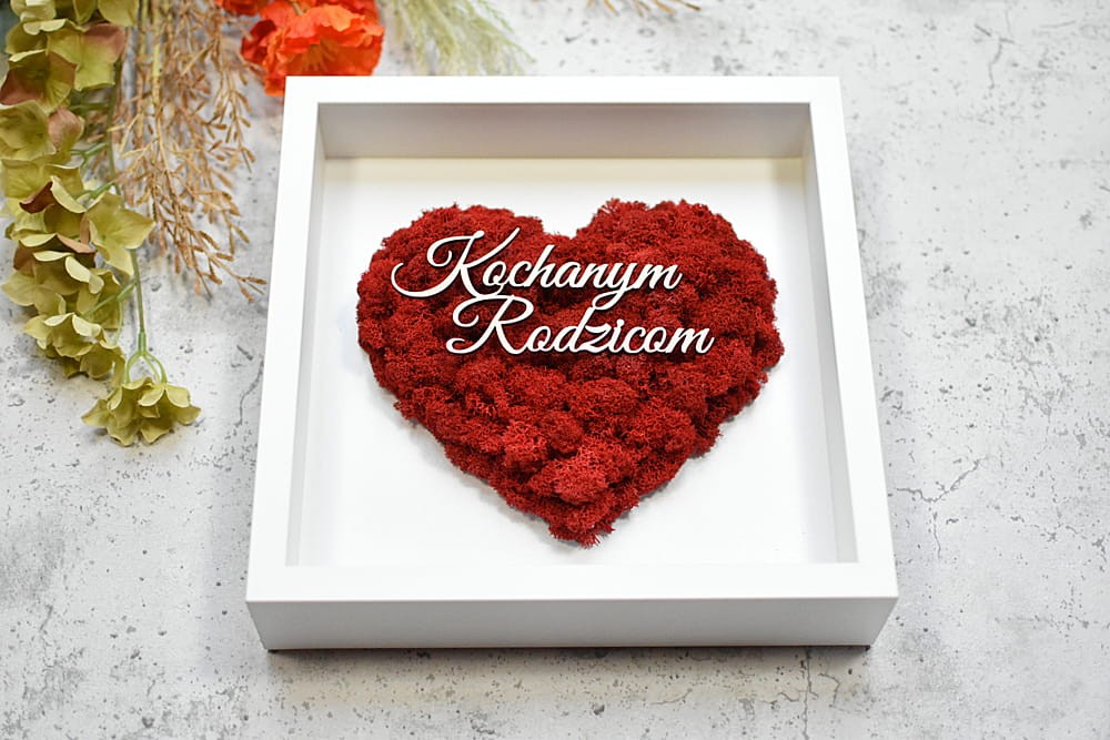 napis Kochanym Rodzicom, pamiątka ślubna, obraz czerwone serce z mchu, biała ramka