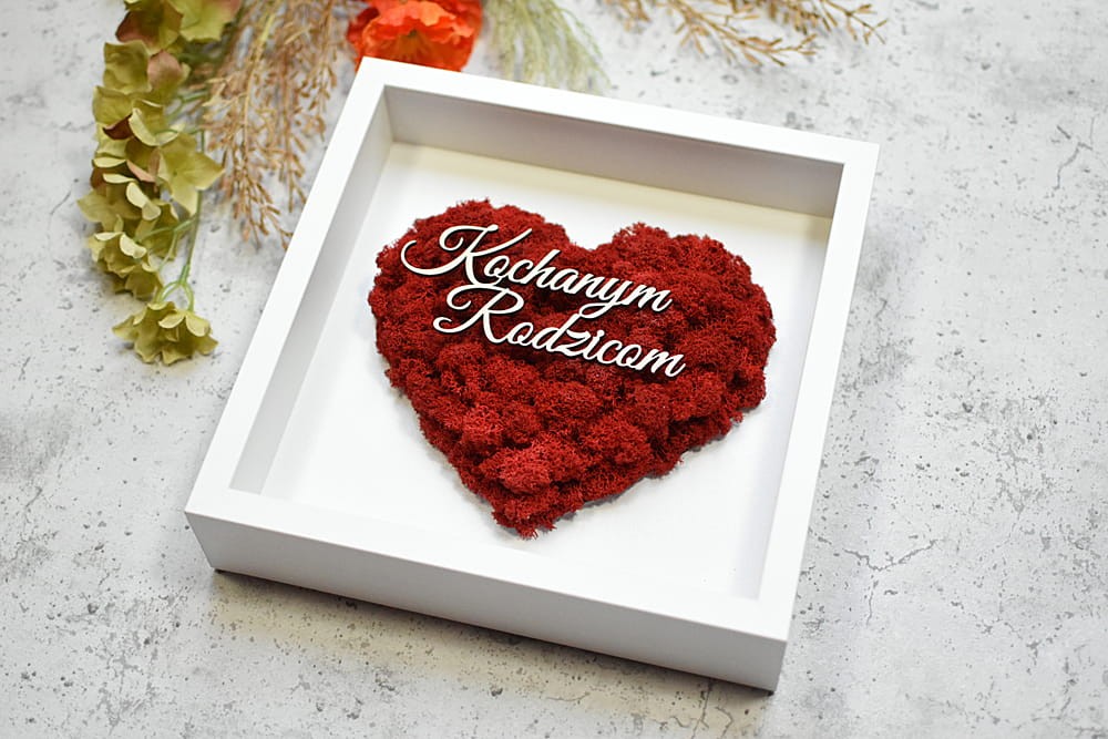 napis Kochanym Rodzicom, pamiątka ślubna, obraz czerwone serce z mchu, biała ramka
