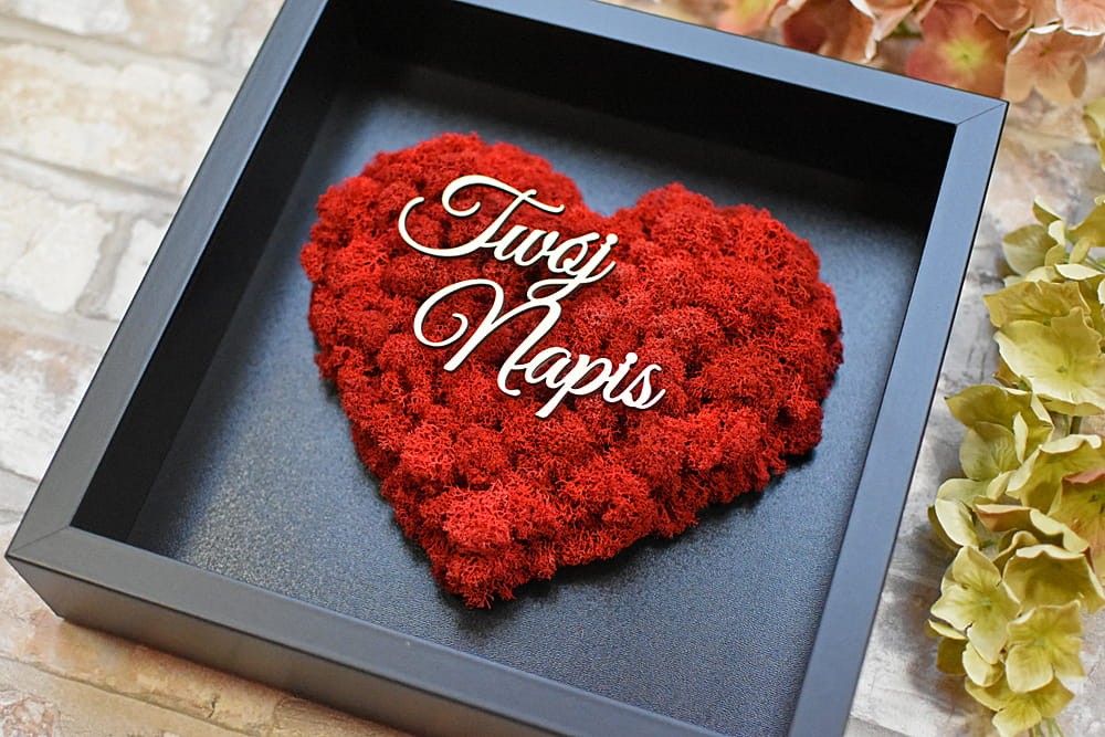 Twój napis, prezent dla Rodziców na weselu, serce z czerwonego mchu czarna ramka