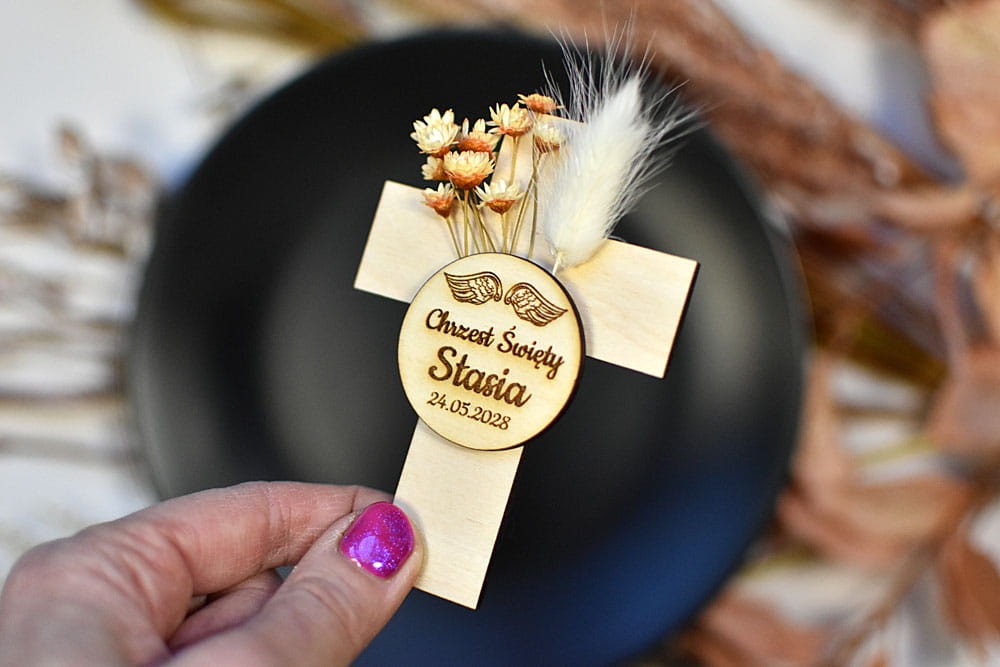 Religijna pamiątka dla gości na Komunię lub Chrzest w formie magnesu na lodówkę.