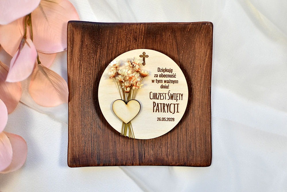 Boho magnes z suszonymi kwiatami w roli pamiątki dla gości na Chrzest lub Komunię,