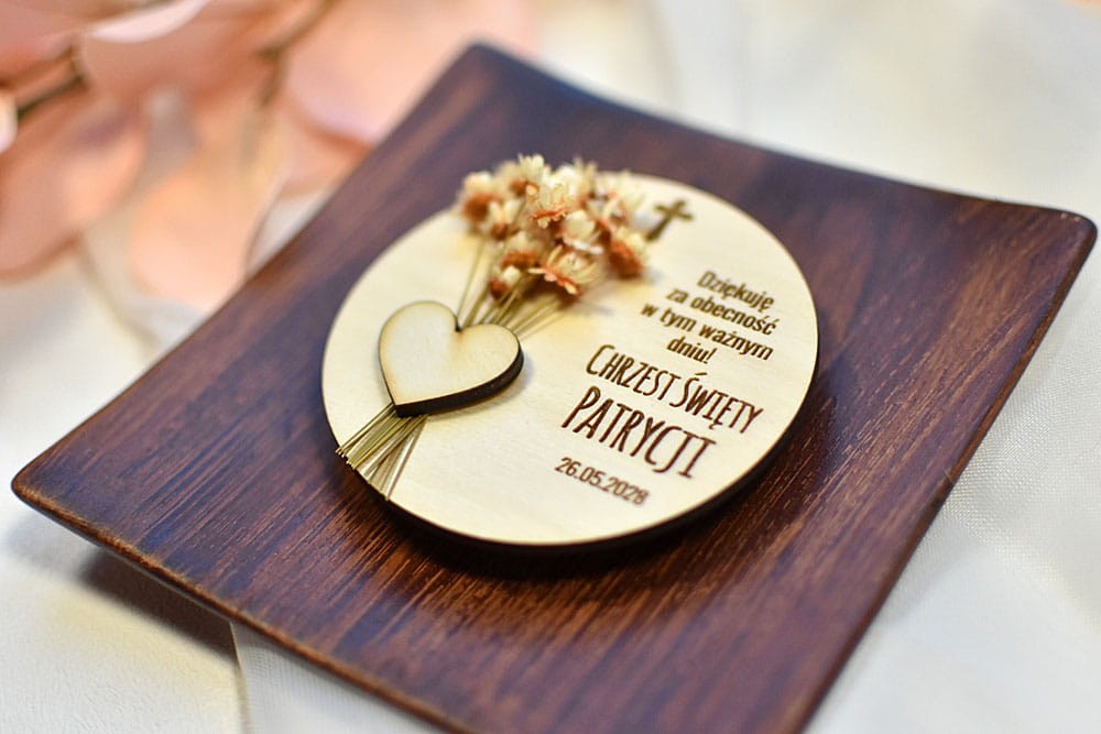 Boho magnes z suszonymi kwiatami i tekstem podziękowania za przybycie na Komunię lub Chrzest.
