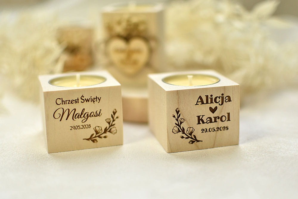 personalizowany świecznik z pachnącym wkładem tealight jako podziękowanie ślubne dla gości
