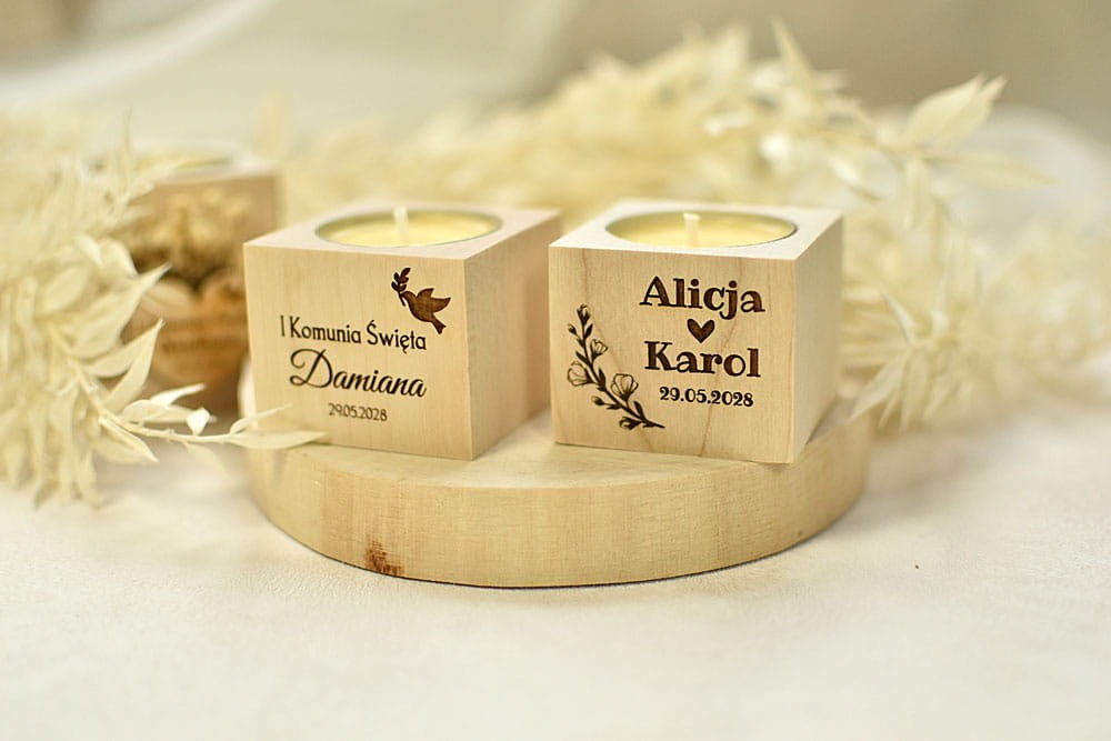 personalizowany świecznik z pachnącym wkładem tealight jako podziękowanie ślubne dla gości