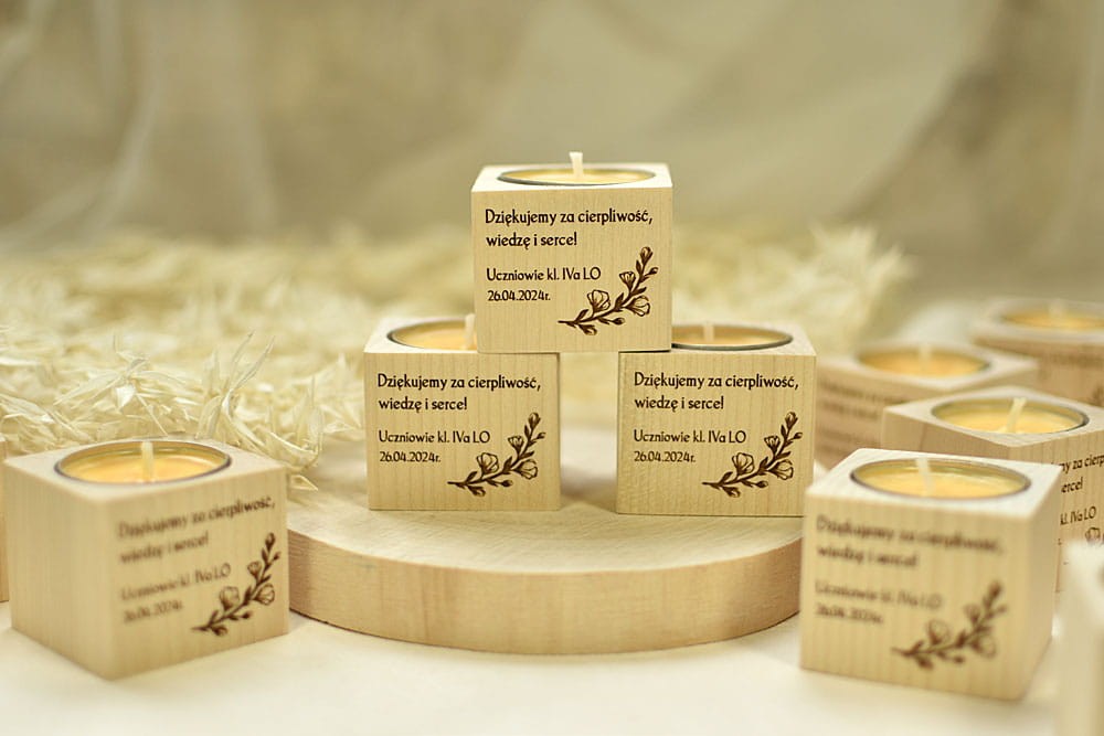 podziękowane dla gości weselnych, zestaw świecznik z pachnącym wkładem tealight i grawerem