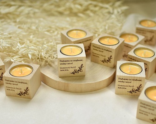 podziękowane dla gości weselnych, zestaw świecznik z pachnącym wkładem tealight i grawerem