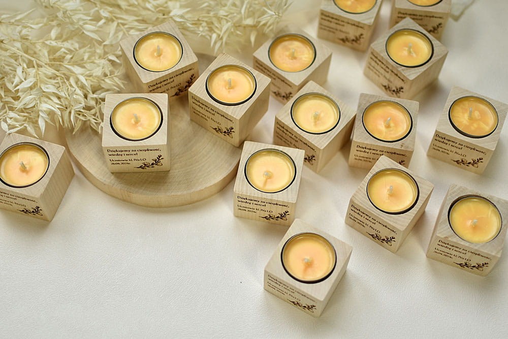 podziękowane dla gości weselnych, zestaw świecznik z pachnącym wkładem tealight i grawerem