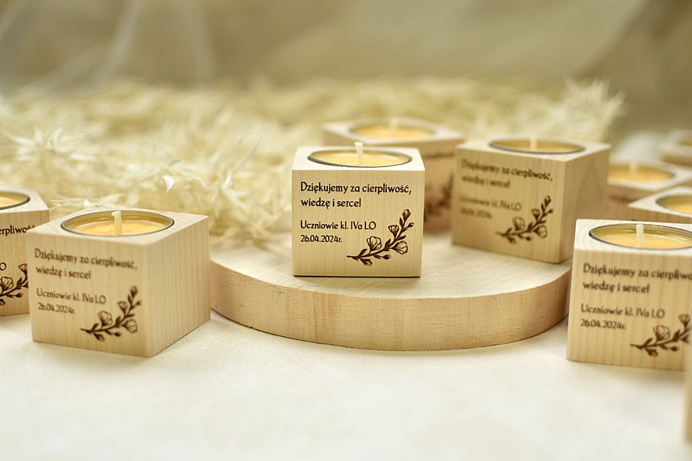 podziękowane dla gości weselnych, zestaw świecznik z pachnącym wkładem tealight i grawerem