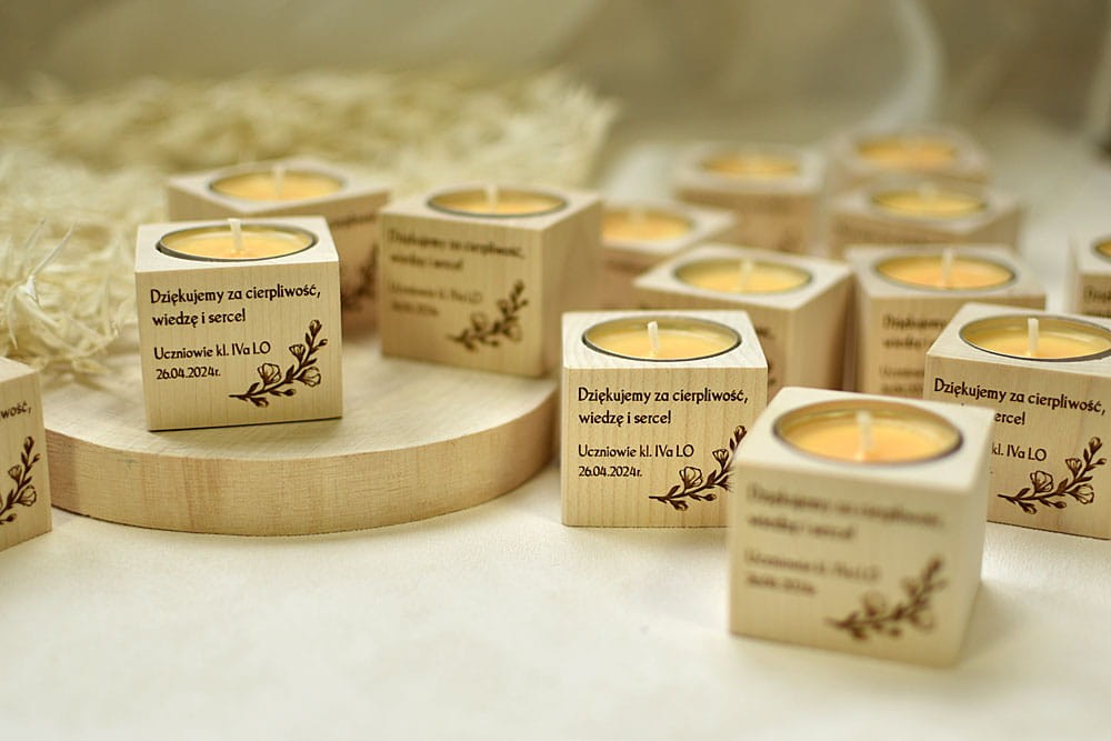 podziękowane dla gości weselnych, zestaw świecznik z pachnącym wkładem tealight i grawerem