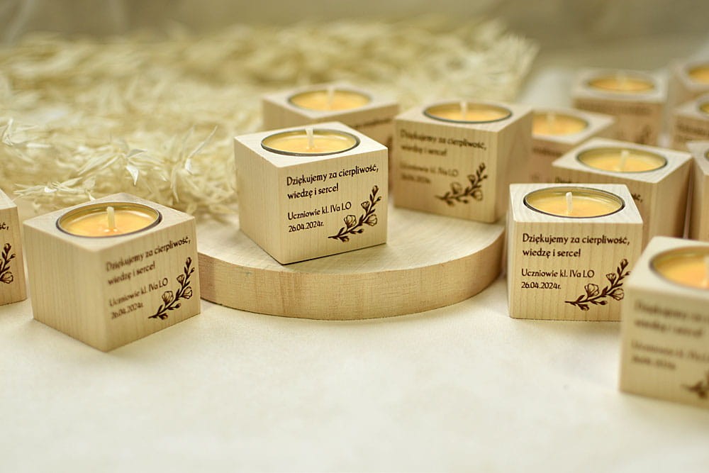 podziękowane dla gości weselnych, zestaw świecznik z pachnącym wkładem tealight i grawerem