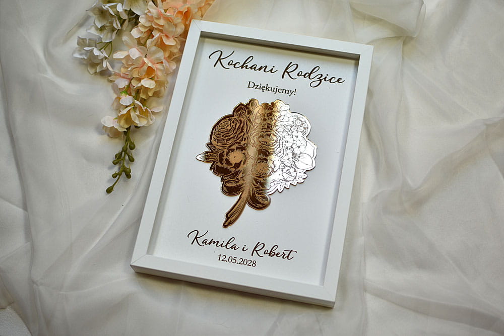 Podziękowanie weselne dla Rodziców, obraz z lustrzanym bukietem kwiatów.