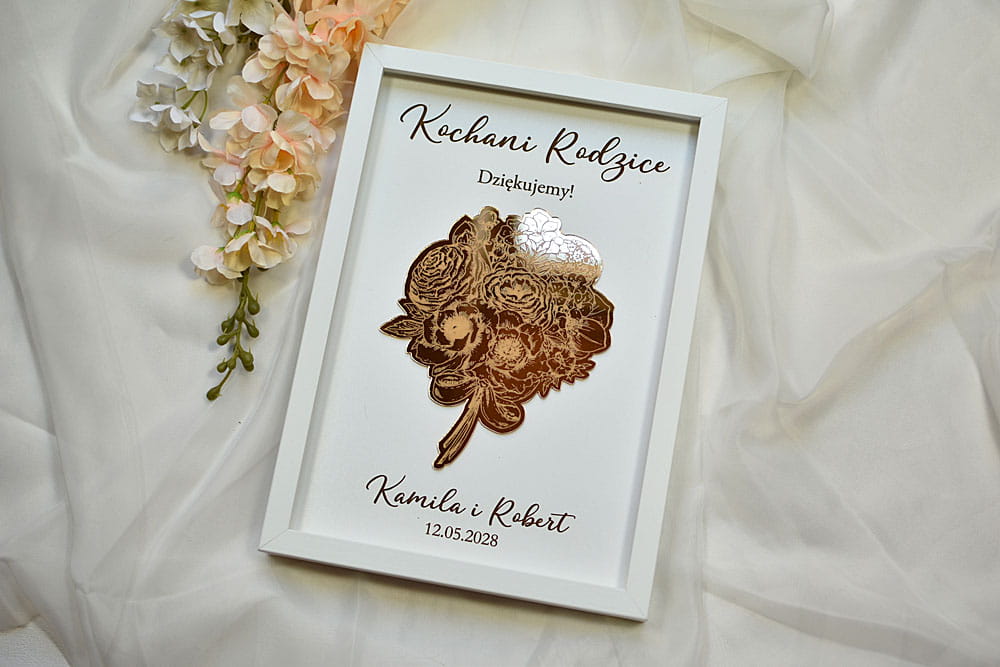 Podziękowanie ślubne dla Rodziców, obraz glamour z bukietem kwiatów ze złotego plexi w białej ramce