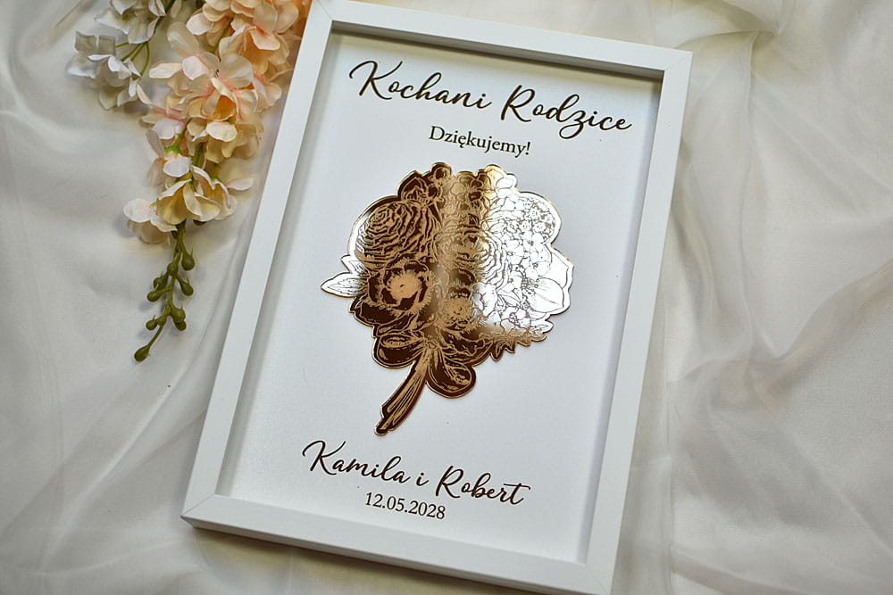 Podziękowanie ślubne dla Rodziców, obraz glamour z bukietem kwiatów ze złotego plexi w białej ramce