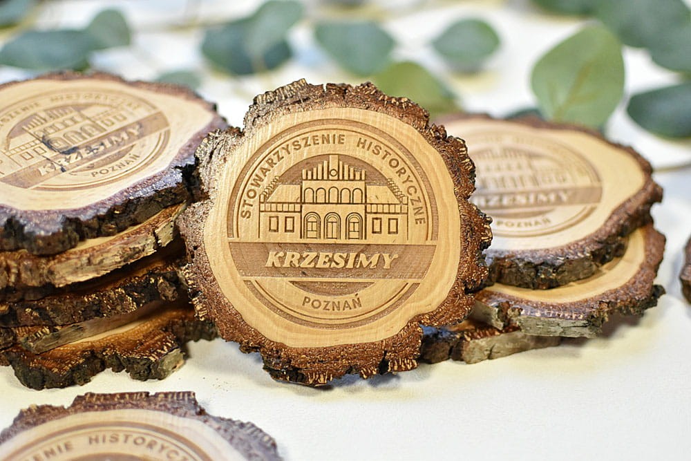 podkładki pod kubek z logo firmy, plaster drewna z grubą korą