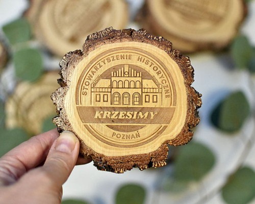 podkładki pod kubek z logo firmy, plaster drewna z grubą korą