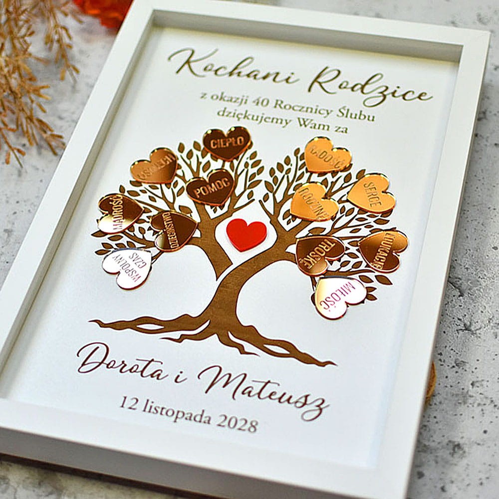 pomysł na upominek na 40 rocznicę ślubu drzewko z podziękowaniami i złotymi serduszkami w ramce