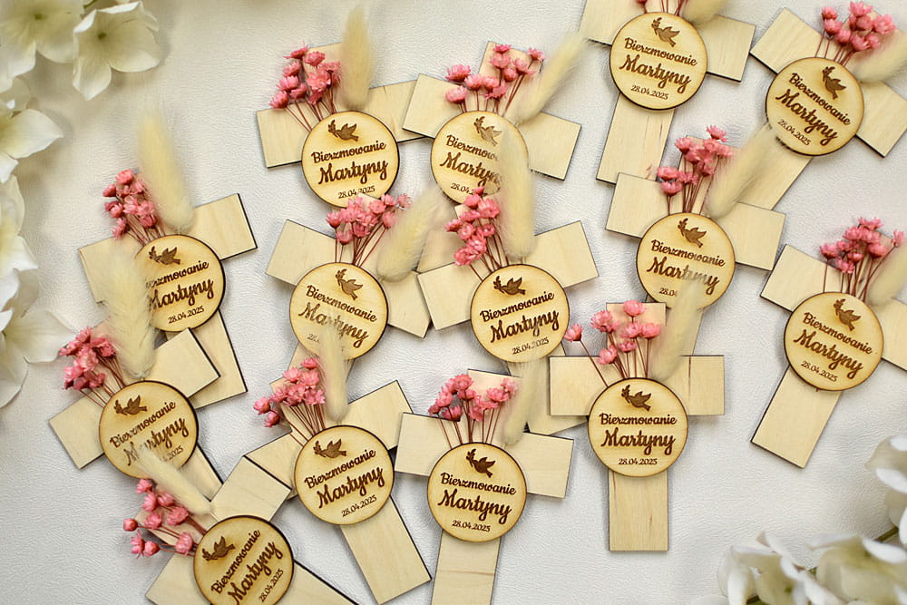 pamiątka Bierzmowania, spersonalizowany magnes na lodówkę krzyż z suszonymi kwiatami