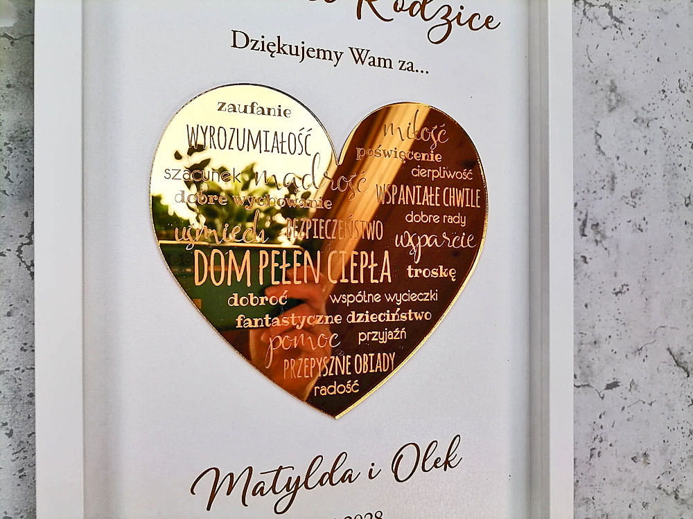 prezent podziękowanie dla Rodziców na weselu złote serce z napisami w białej ramce