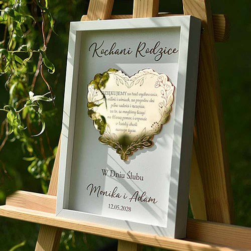 podziękowania dla rodziców na weselu, obraz ze złotym grawerowanym sercem w białej ramce
