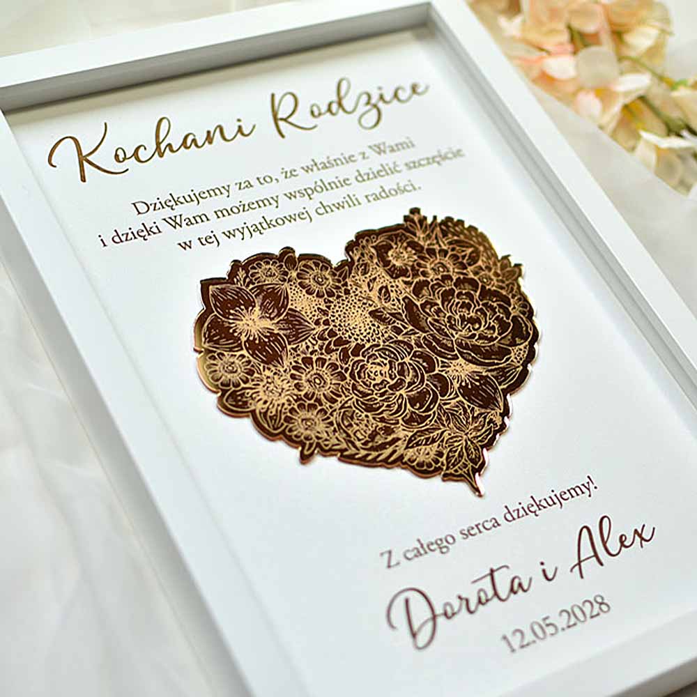 prezent dla Chrzestnych, Rodziców na ślubie od Państwa Młodych, złote serce z grawerem z motywem kwiatów w ramce