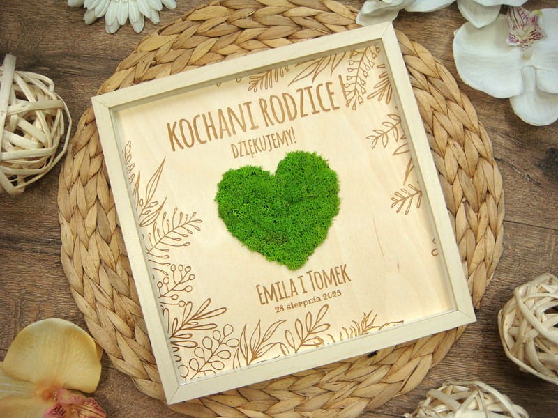 obraz-z-mchu-serce-prezent-dla-rodzicow-grawer