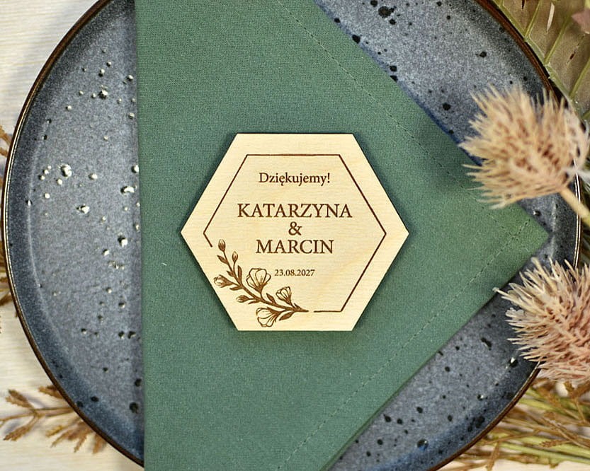 eleganckie upominki ślubne, magnesy z podziękowaniem w kształcie heksagonu