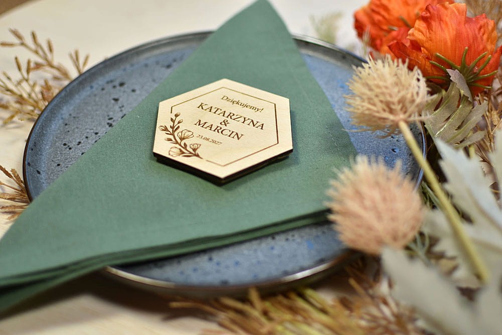 eleganckie upominki ślubne, magnesy z podziękowaniem w kształcie heksagonu