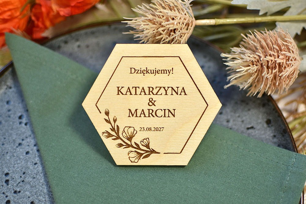 eleganckie upominki ślubne, magnesy z podziękowaniem w kształcie heksagonu