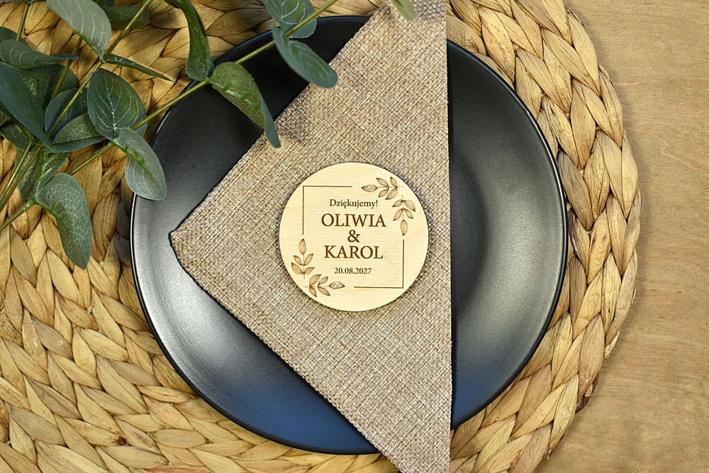 proste eleganckie magnesy na lodówkę, podarunki dla gości weselnych z grawerem