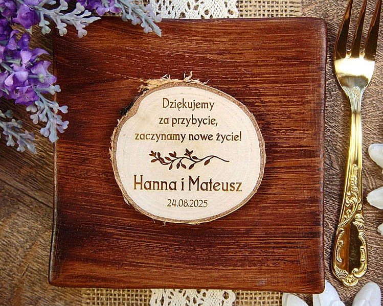 praktyczne prezenty dla gości weselnych, magnesy z podziękowaniem na plastrach brzozy