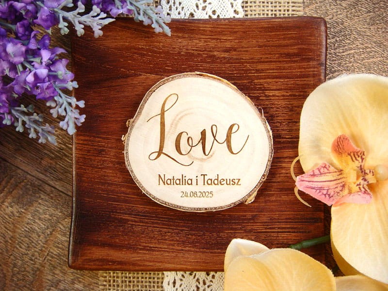 magnesy na lodówkę z plastrów drewna, prezent dla gości na weselu, napis Love